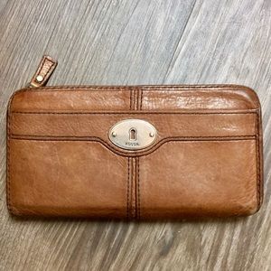 Fossil Tan / Brown Zipper Wallet